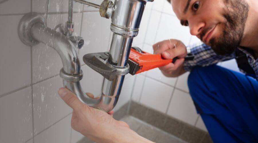 Expert burst pipe repair services in Larrabee, IA